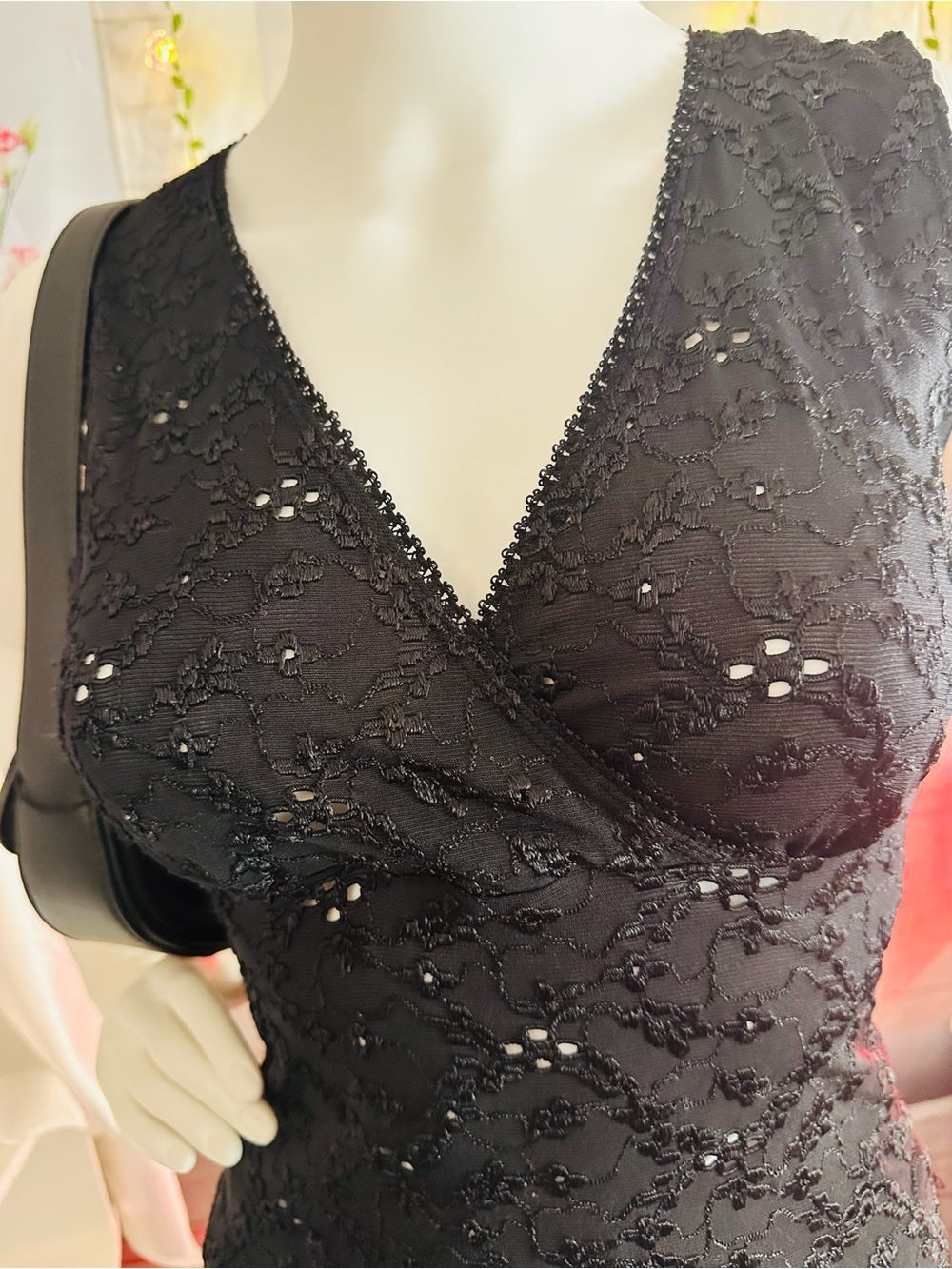 Agenda Black Floral Lace V Neck Fitted Tank Top