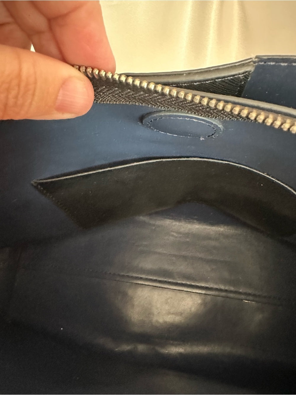 GUESS Los Angeles Black Gray G Logo Monogram Satchel Shoulder Bag