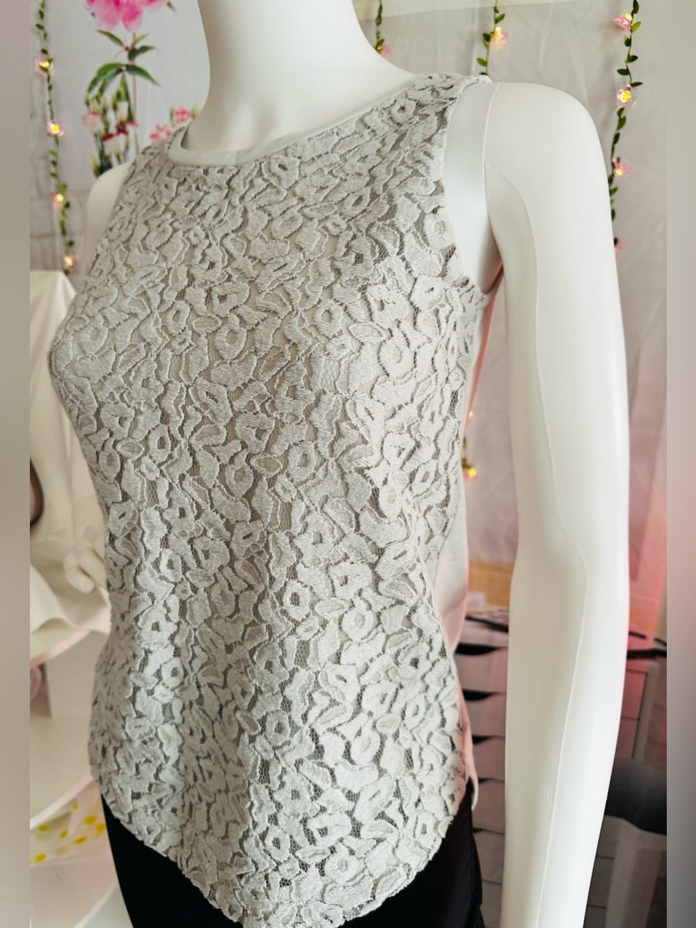 LOFT Petite Gray Floral Lace Sleeveless Tank Top
