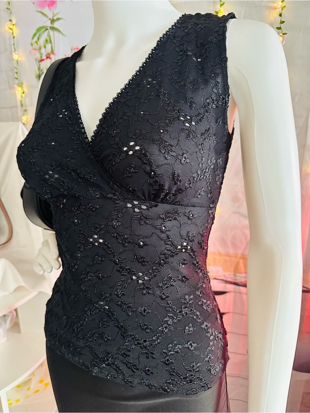 Agenda Black Floral Lace V Neck Fitted Tank Top