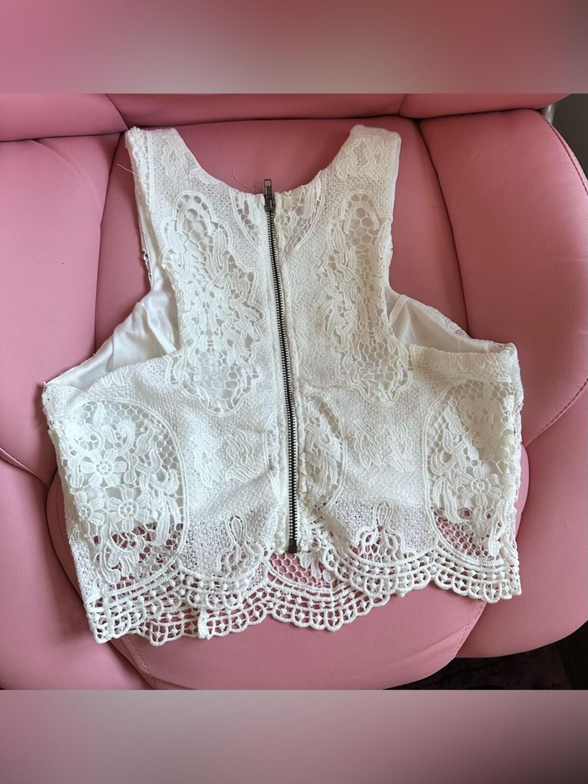 Lulu's White Lace Crochet Crop Top