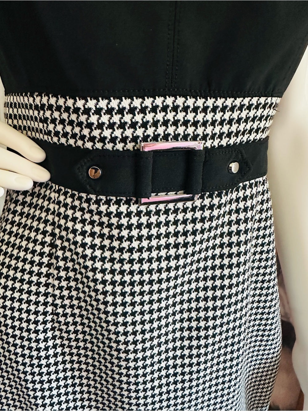 White House Black Market Black & White Houndstooth Sheath Dress
