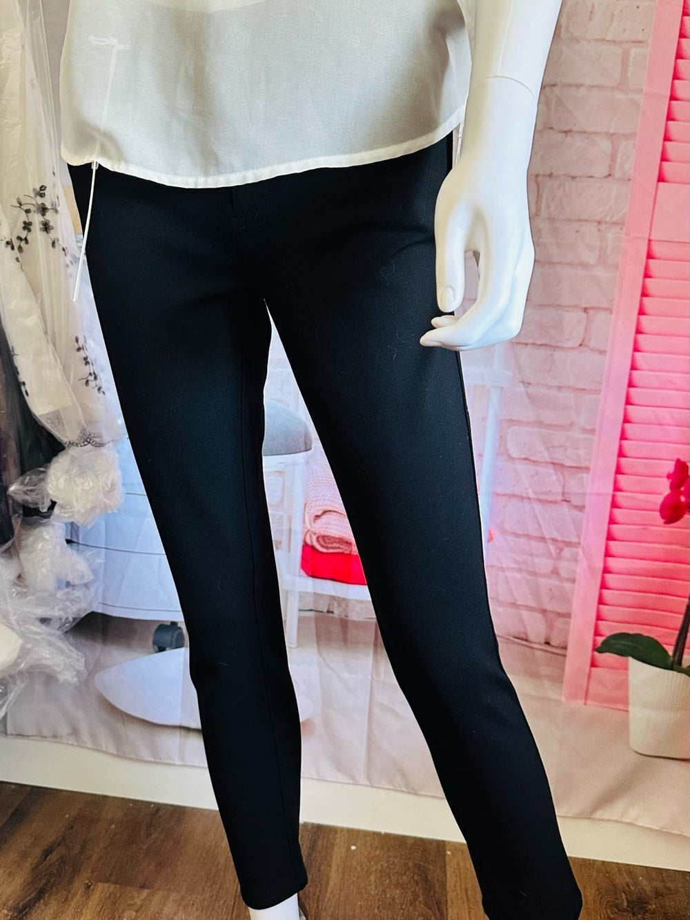 Two by Vince Camuto Black Skinny Ankle Pants