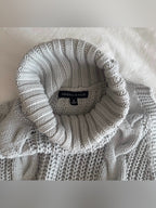 Kendall & Kylie Chunky Cable Knit Sleeveless Turtleneck Sweater Top