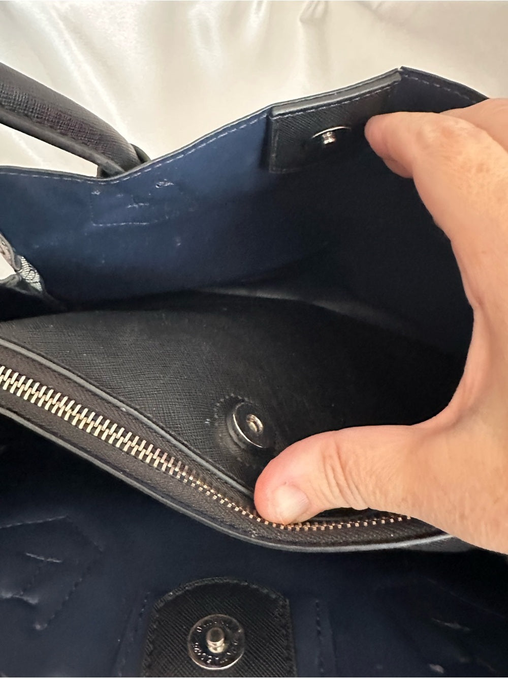 GUESS Los Angeles Black Gray G Logo Monogram Satchel Shoulder Bag