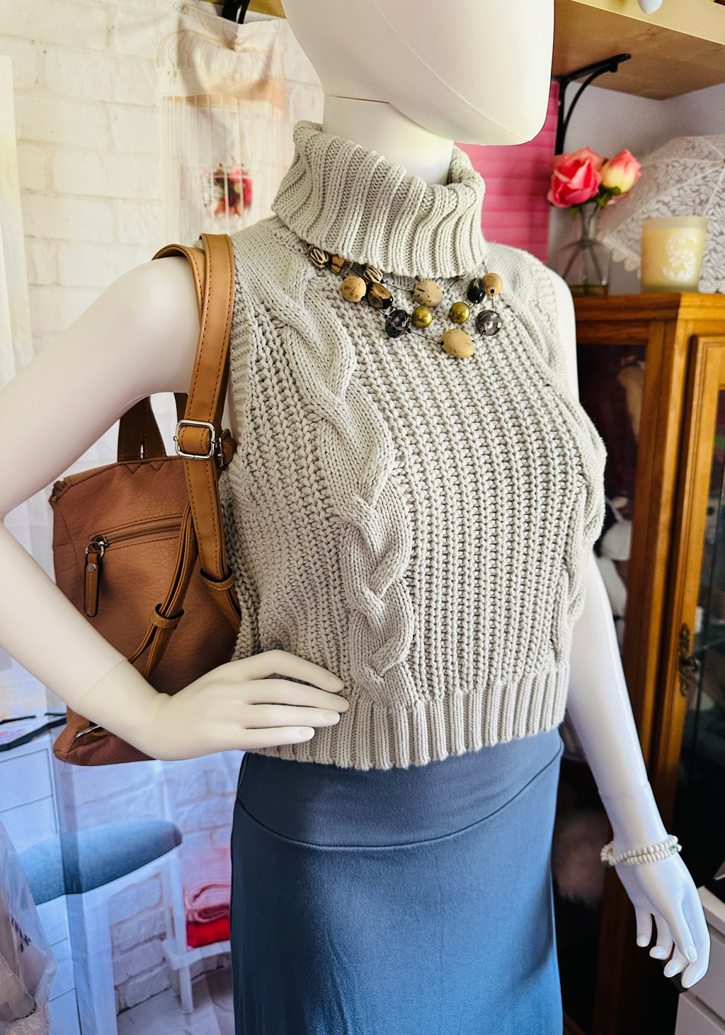 Kendall & Kylie Chunky Cable Knit Sleeveless Turtleneck Sweater Top