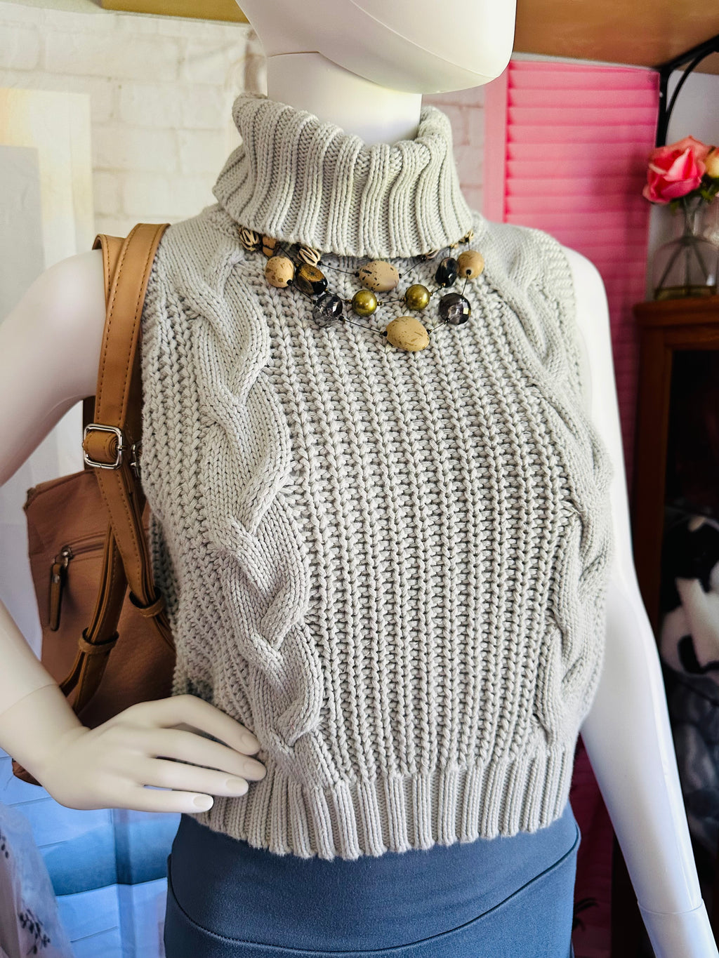 Kendall & Kylie Chunky Cable Knit Sleeveless Turtleneck Sweater Top