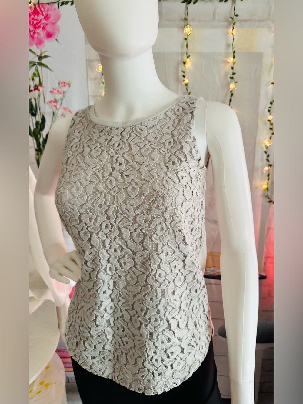 LOFT Petite Gray Floral Lace Sleeveless Tank Top