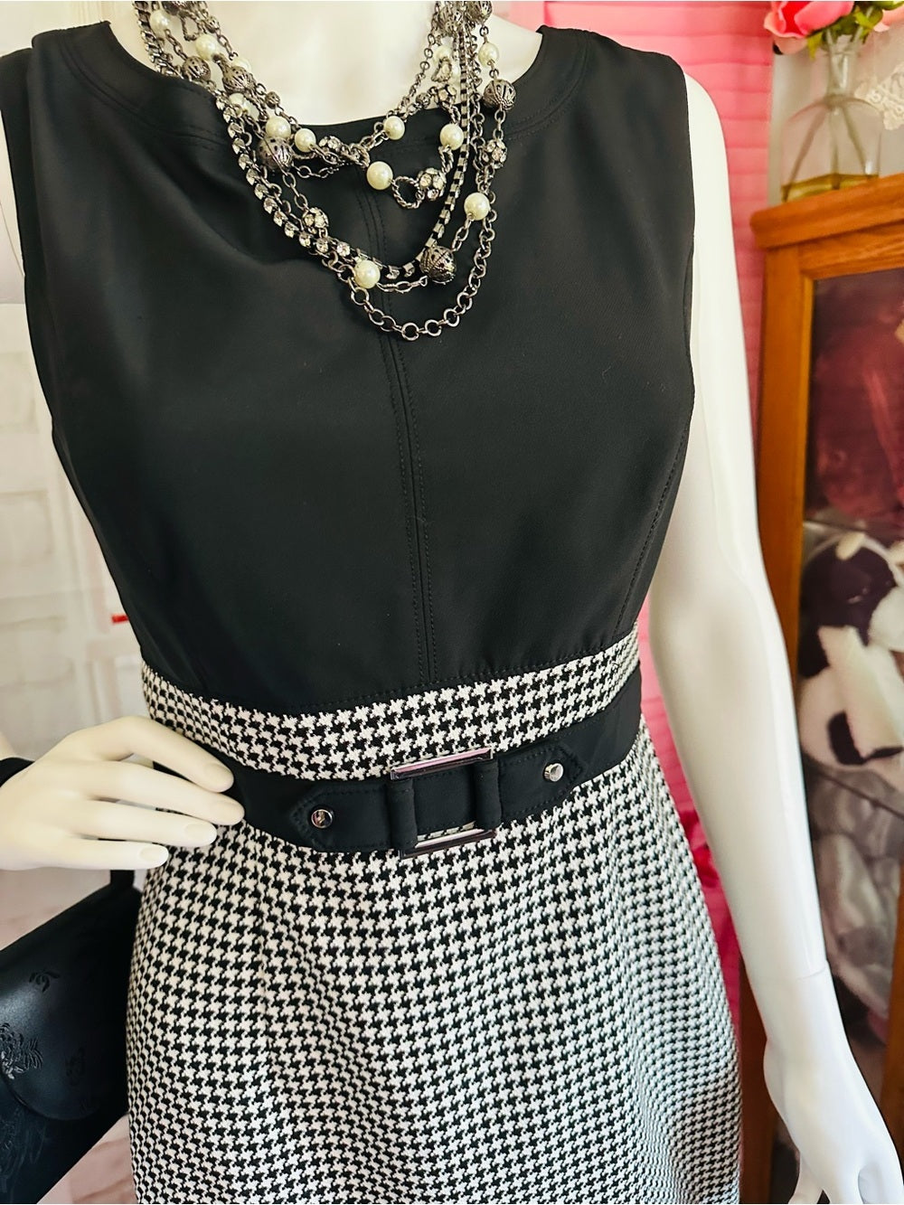 White House Black Market Black & White Houndstooth Sheath Dress