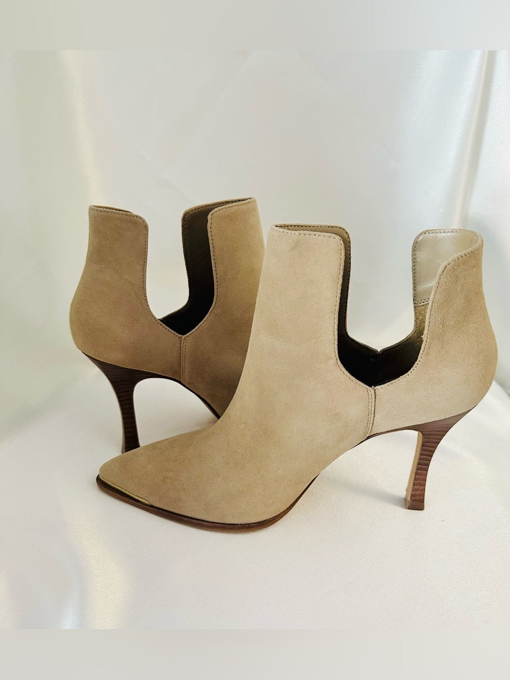 Vince Camuto Frendin Suede Pointer-Toe Ankle Booties