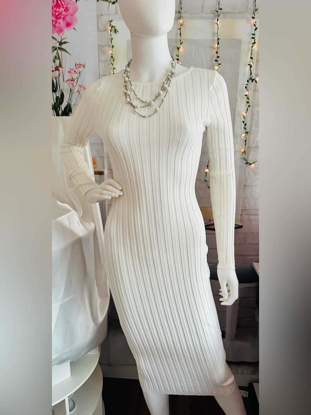 Forever 21 Ivory Ribbed Knit Long Sleeve Bodycon Dress