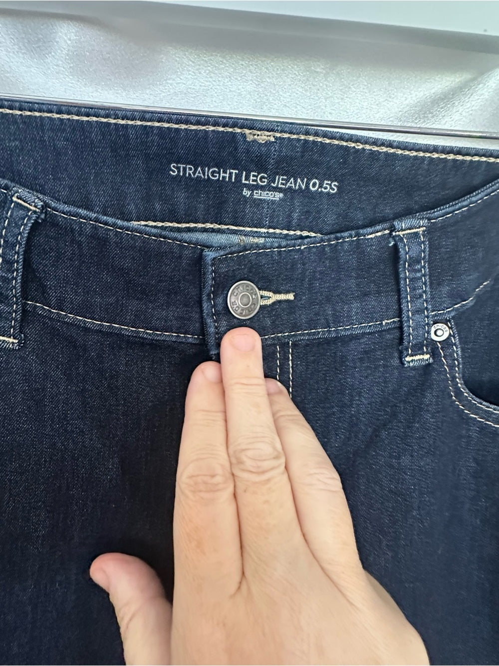 Chico’s Straight Leg Jeans Dark Wash Stretch 0.5 Short US 6