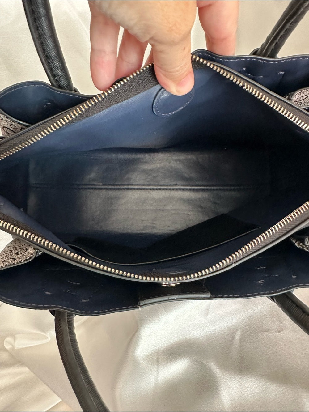 GUESS Los Angeles Black Gray G Logo Monogram Satchel Shoulder Bag
