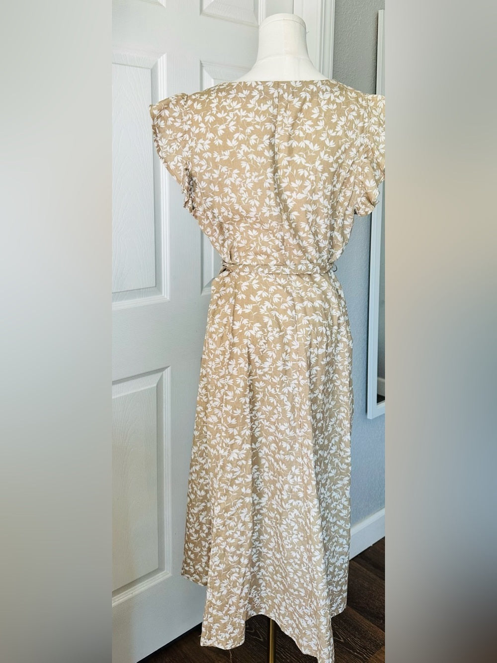 Tommy Hilfiger Beige & White Floral Flutter Sleeve Midi Dress