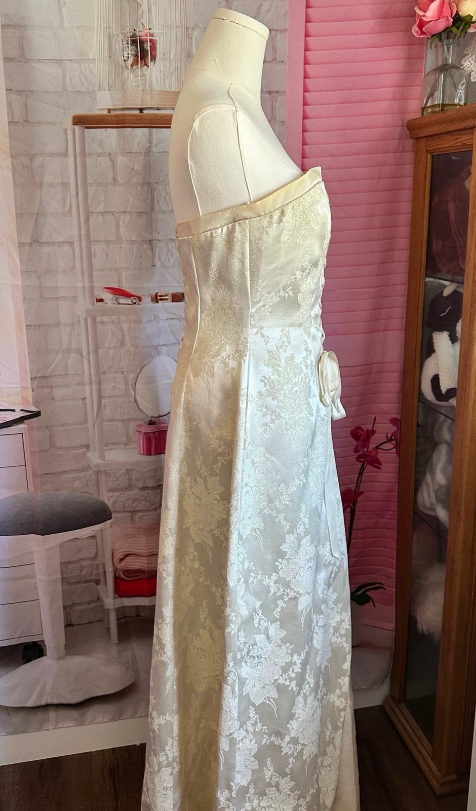 Vintage Ivory Floral Brocade Bridal Gown Strapless Lace-Up Wedding Dress