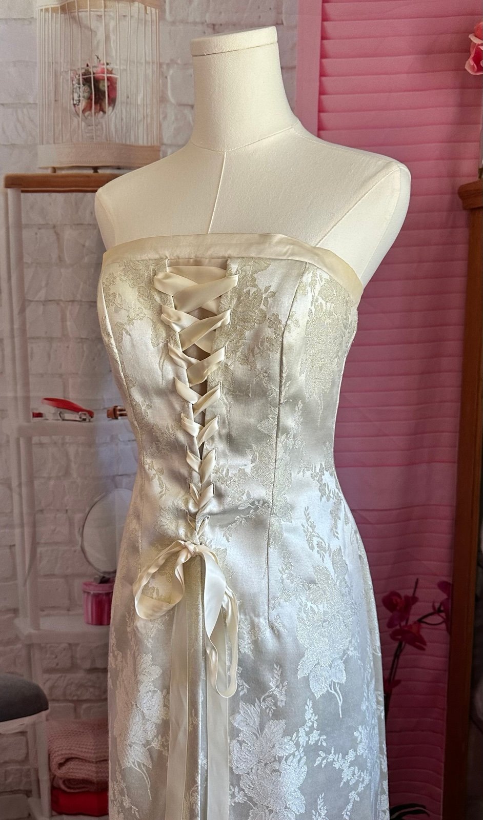 Vintage Ivory Floral Brocade Bridal Gown Strapless Lace-Up Wedding Dress