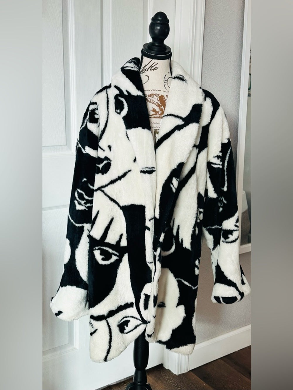 Vintage 80s Donnybrook Faux Fur Coat—Black & White Abstract Faces Art Print