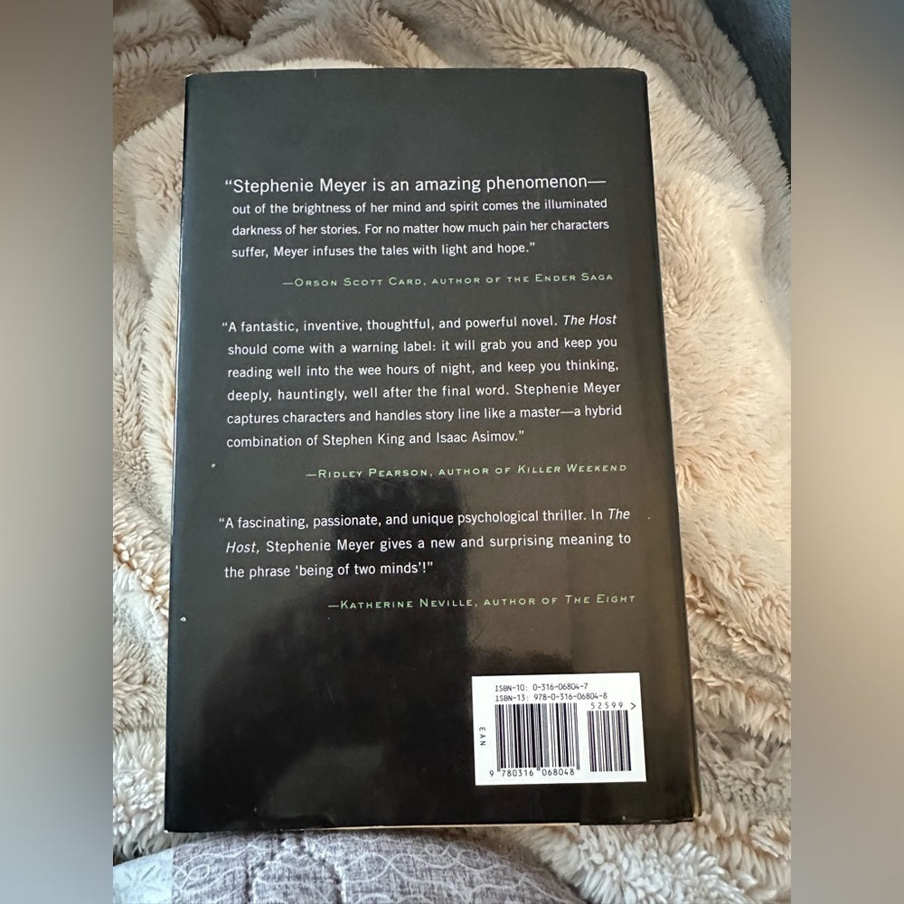 The Host by Stephenie Meyer (Hardcover)