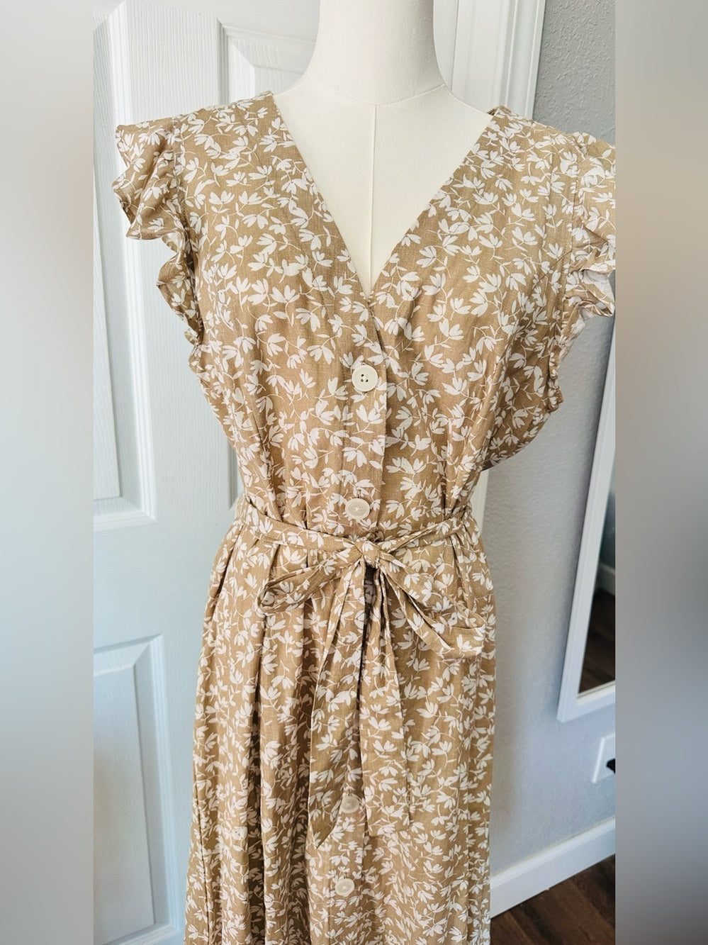 Tommy Hilfiger Beige & White Floral Flutter Sleeve Midi Dress