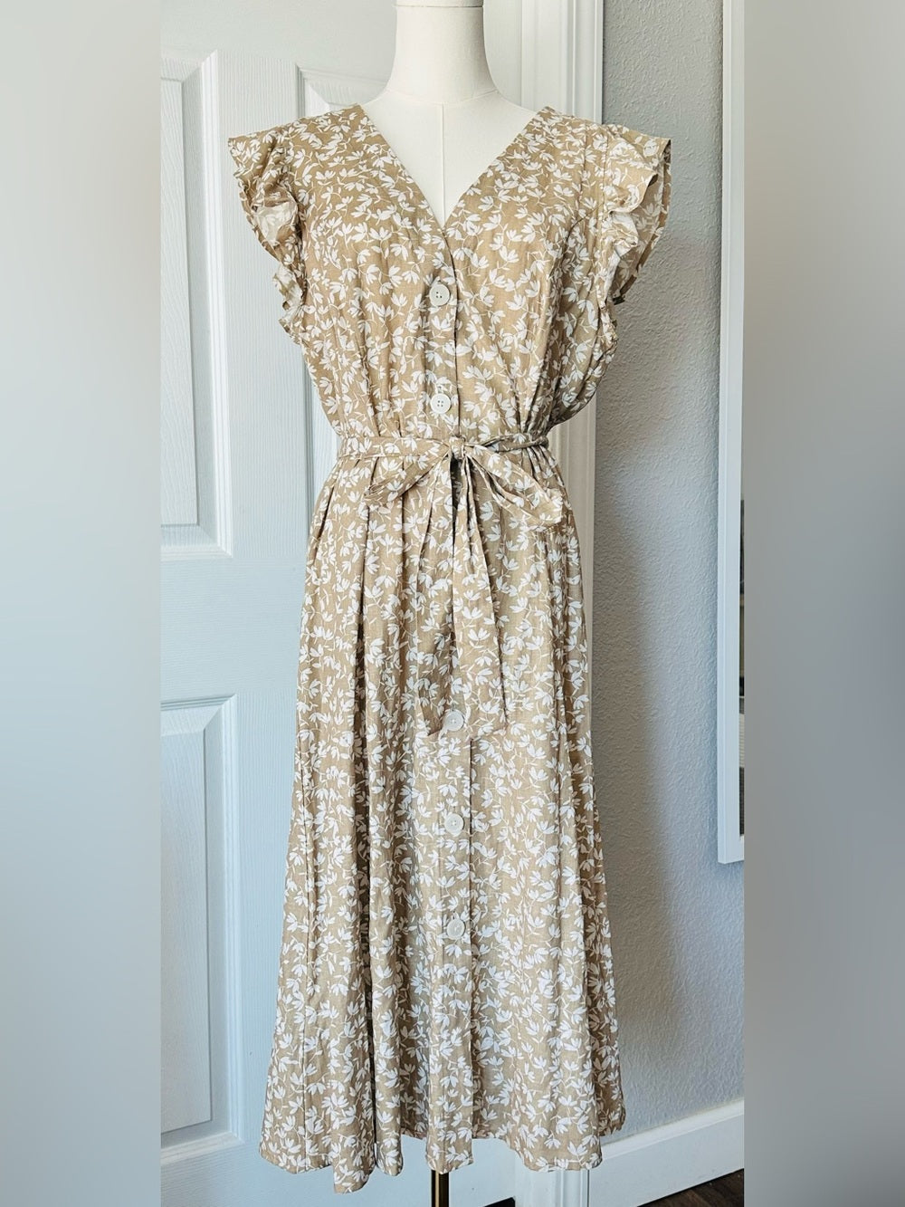 Tommy Hilfiger Beige & White Floral Flutter Sleeve Midi Dress