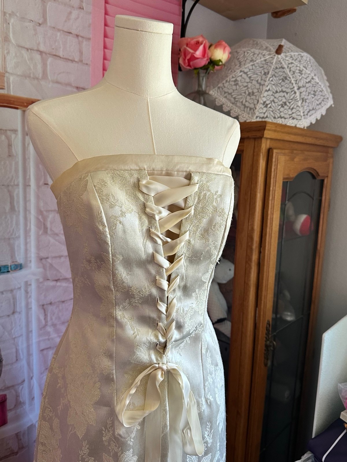 Vintage Ivory Floral Brocade Bridal Gown Strapless Lace-Up Wedding Dress