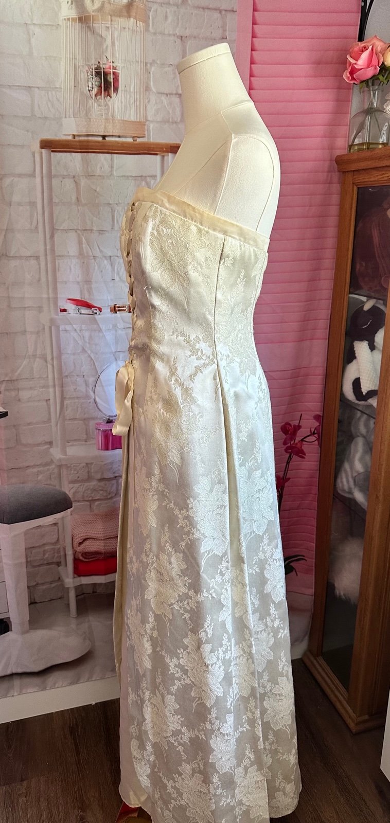 Vintage Ivory Floral Brocade Bridal Gown Strapless Lace-Up Wedding Dress